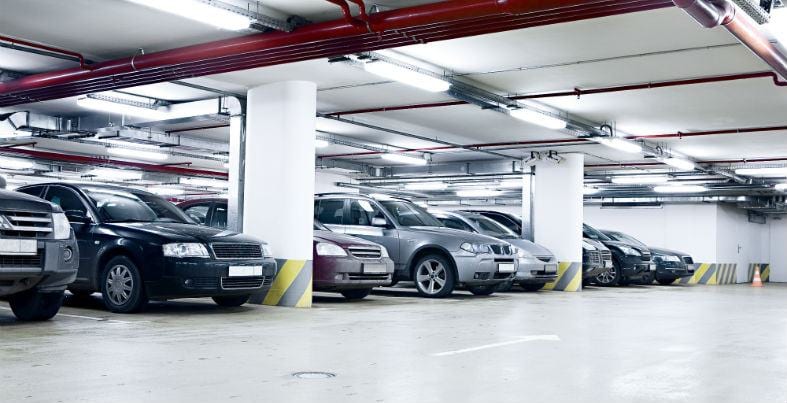 Dicas para evitar transtornos ao estacionar o carro na garagem