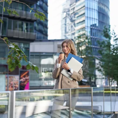 Profissional urbana relacionada à administração nos condomínios