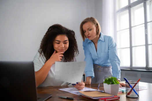 Análise da responsabilidade do síndico e da administradora.