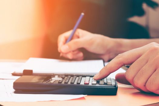 Como calcular reajuste de aluguel nos contratos de locação