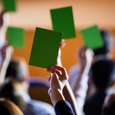 Votação em assembleia durante eleição de síndico.