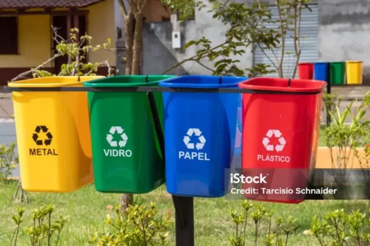 Lixeira em condomínio para reciclagem metal vidro papel plástico