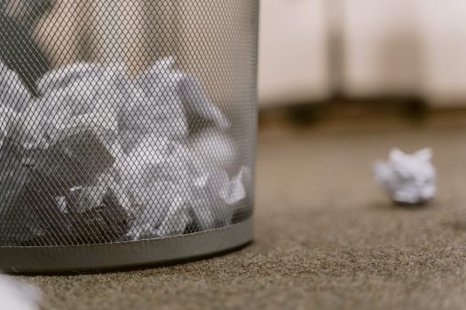 Lixeira em condomínio: regras, cuidados e deveres do síndico
