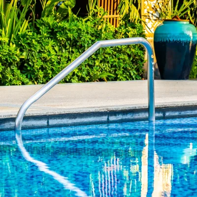 Manutenção de piscina em condomínio