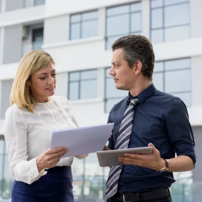 Profissionais analisam papéis sobre diferença entre síndico e administrador de condomínio