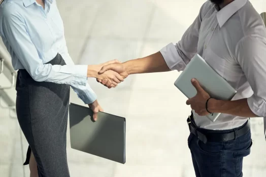 Estratégias para atrair clientes e vender serviços com sucesso